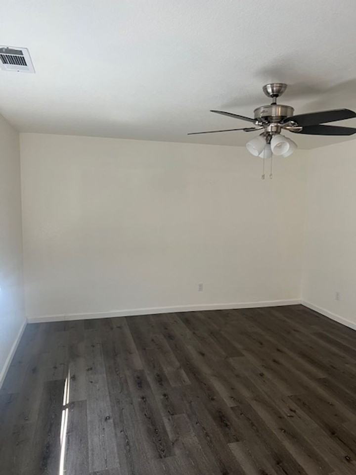 8778 Almond Ave - Photo 2 of 21