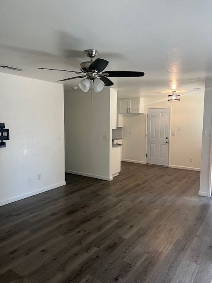 8778 Almond Ave - Photo 3 of 21