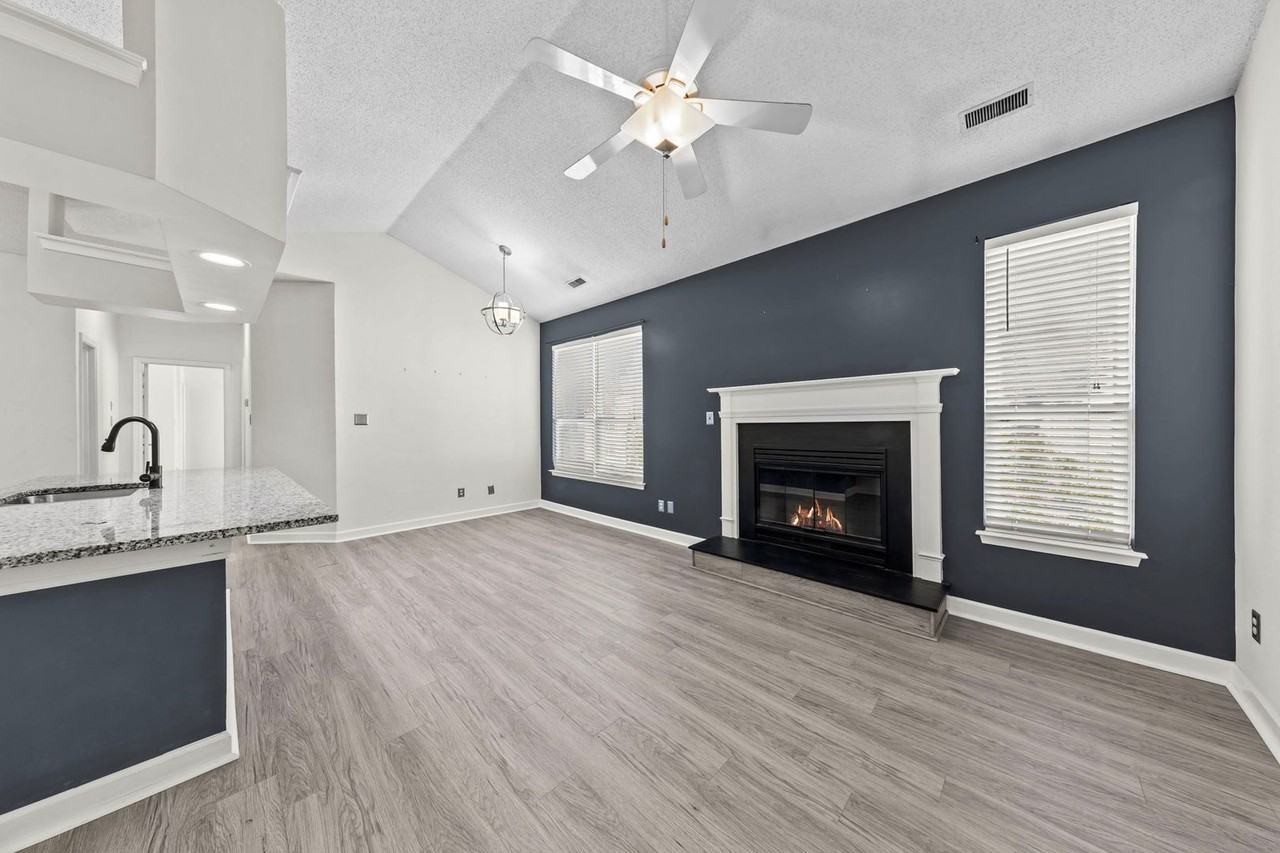 3205 Jade Ct #302 - Photo 3 of 32