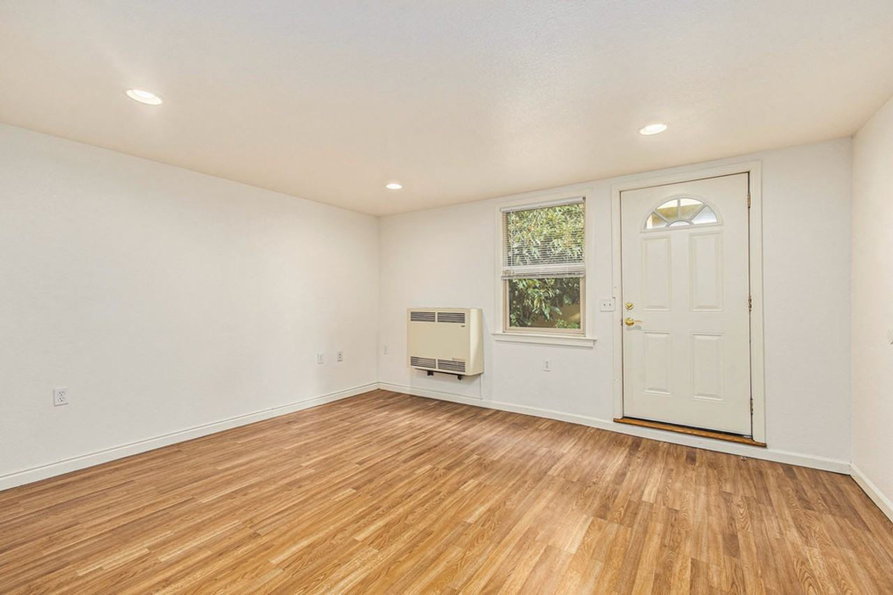 935 Central Ave #D - Photo 5 of 20