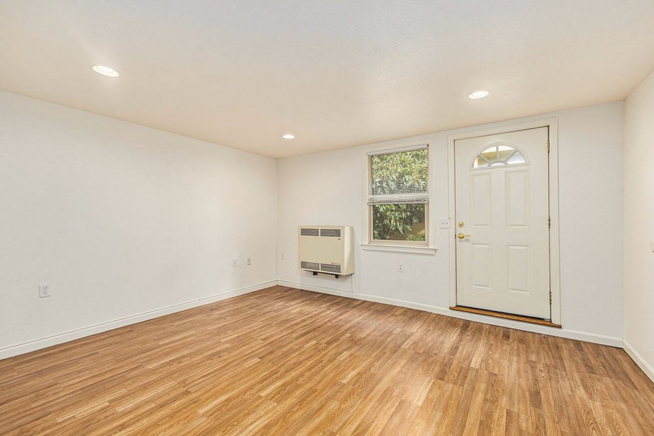 935 Central Ave #D - Photo 6 of 20