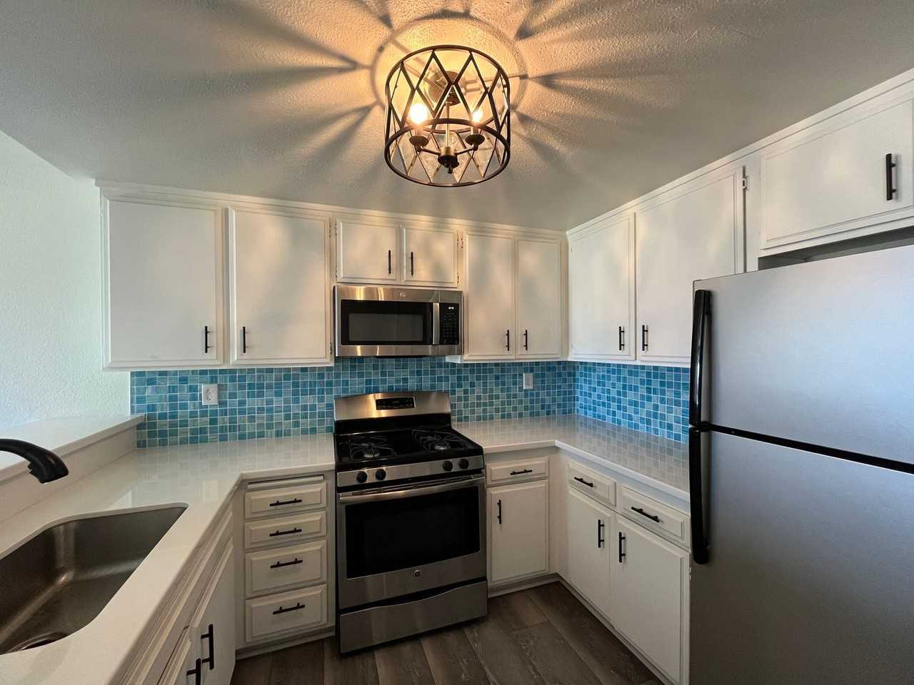 320 Foothill Rd - Photo 2 of 38