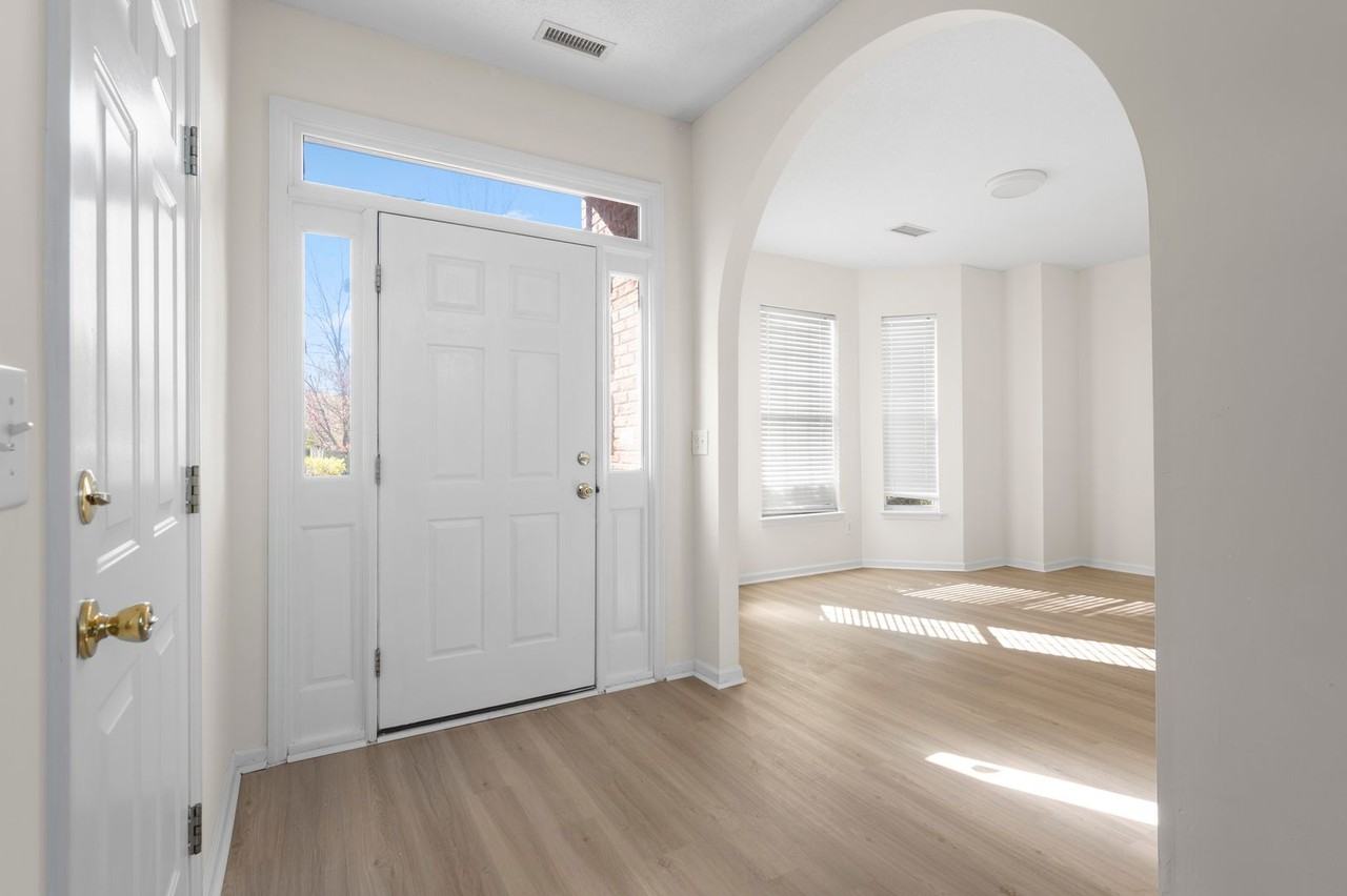 5078 Weatherstone Rd - Photo 2 of 21