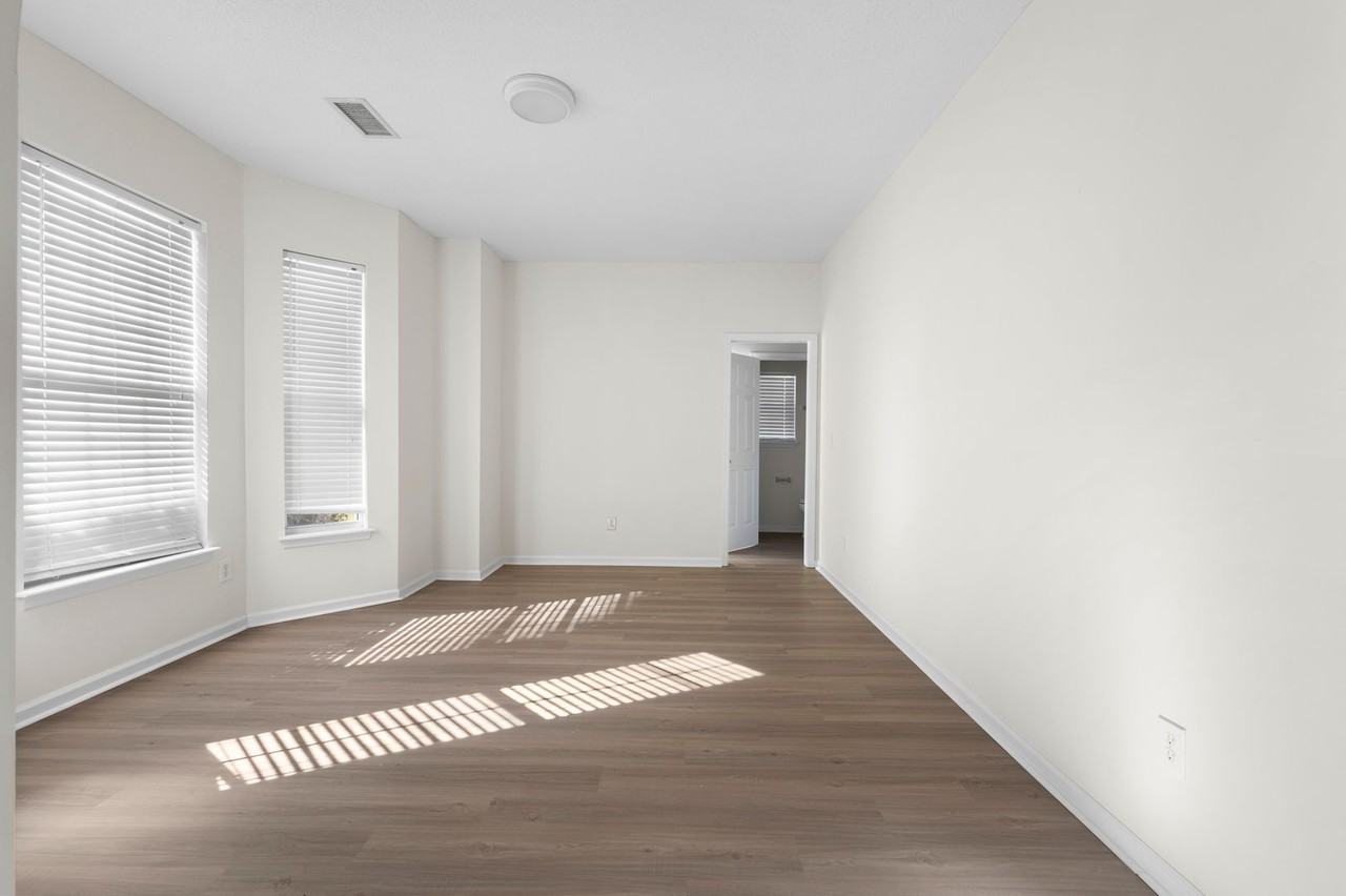 5078 Weatherstone Rd - Photo 3 of 21