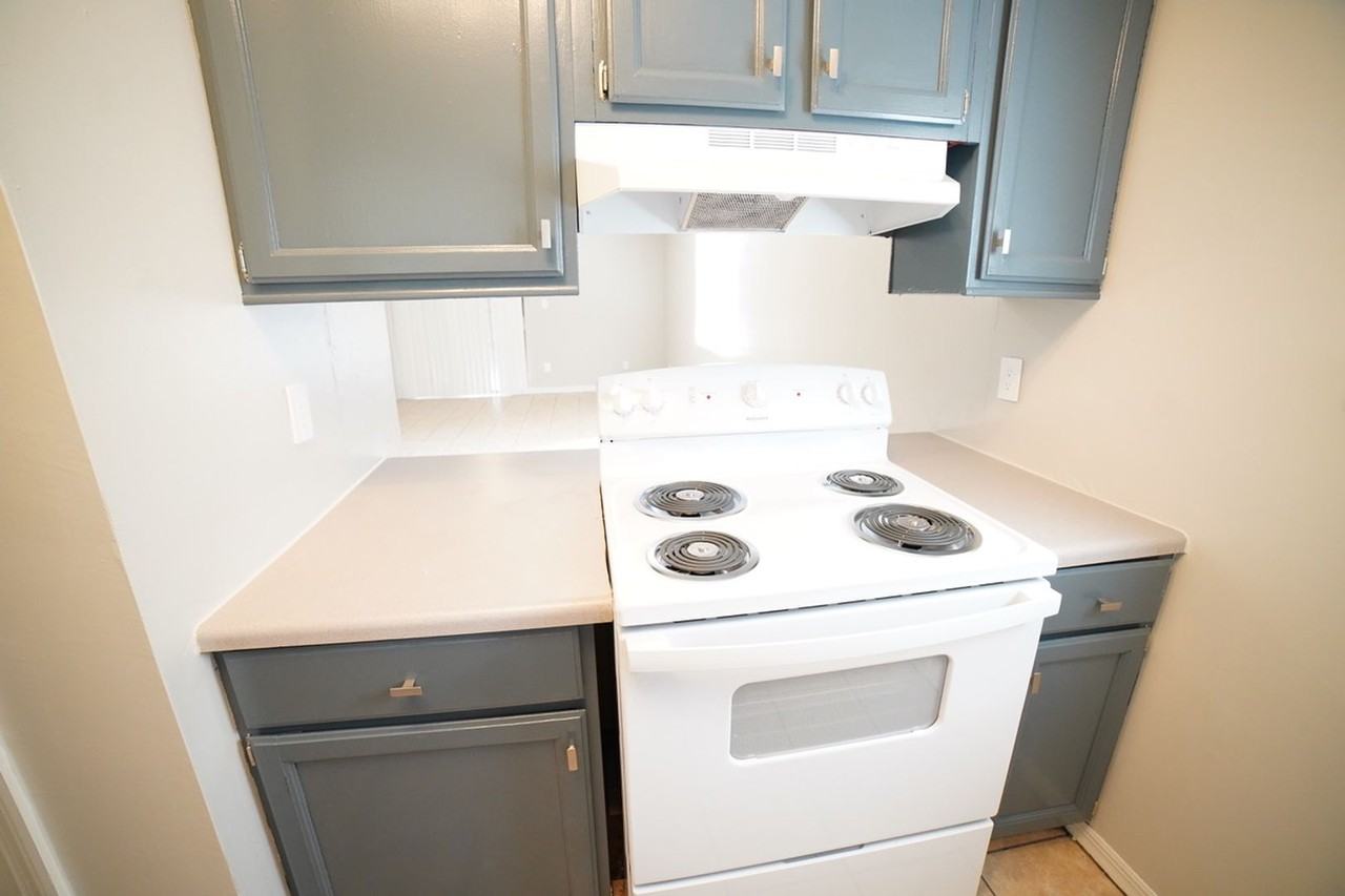 2741 W Tharpe St - Photo 4 of 19
