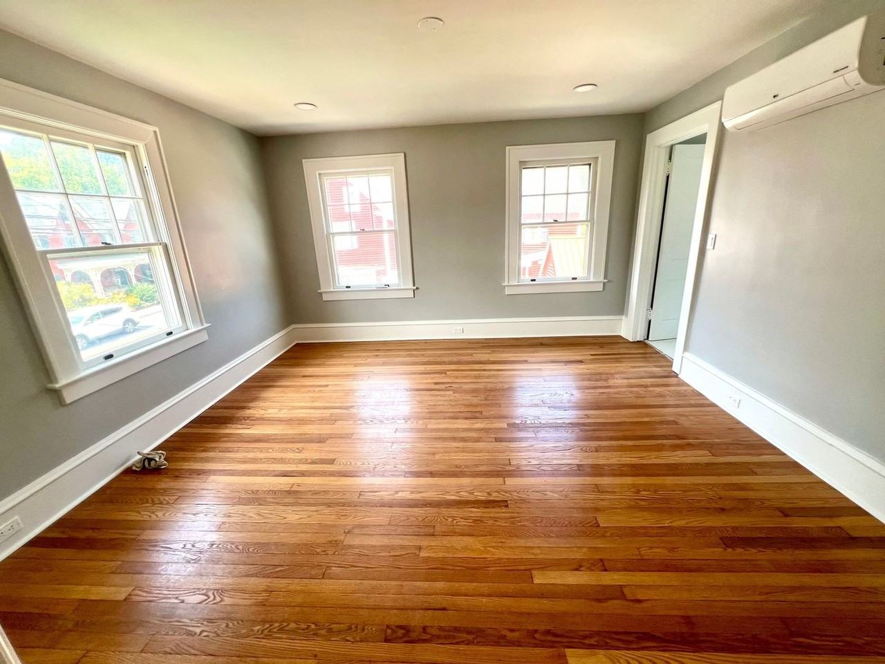 321 Union St - Photo 6 of 19