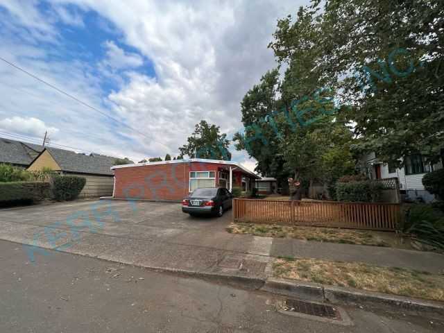 3824 Se 51st Ave - Photo 2 of 17