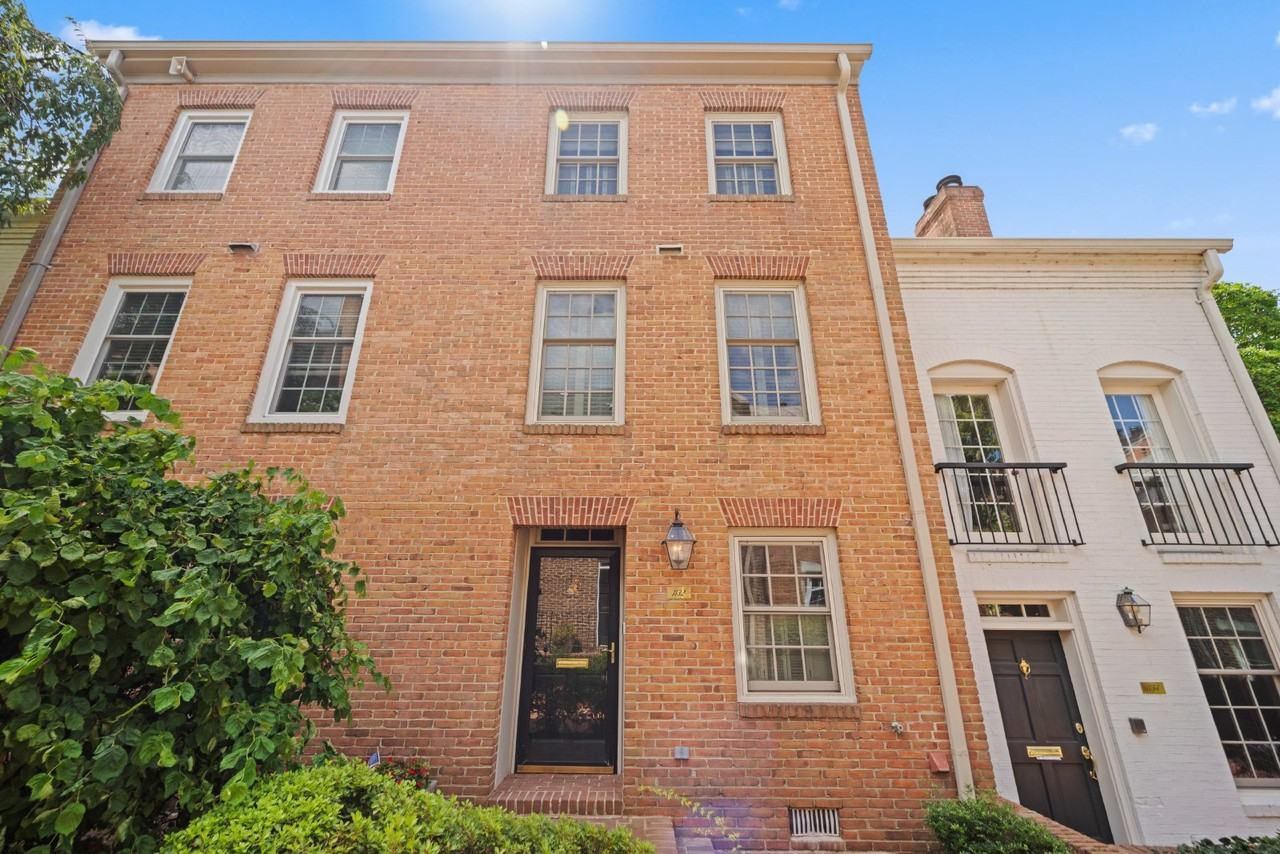 1132 N Pitt St - Photo 3 of 39