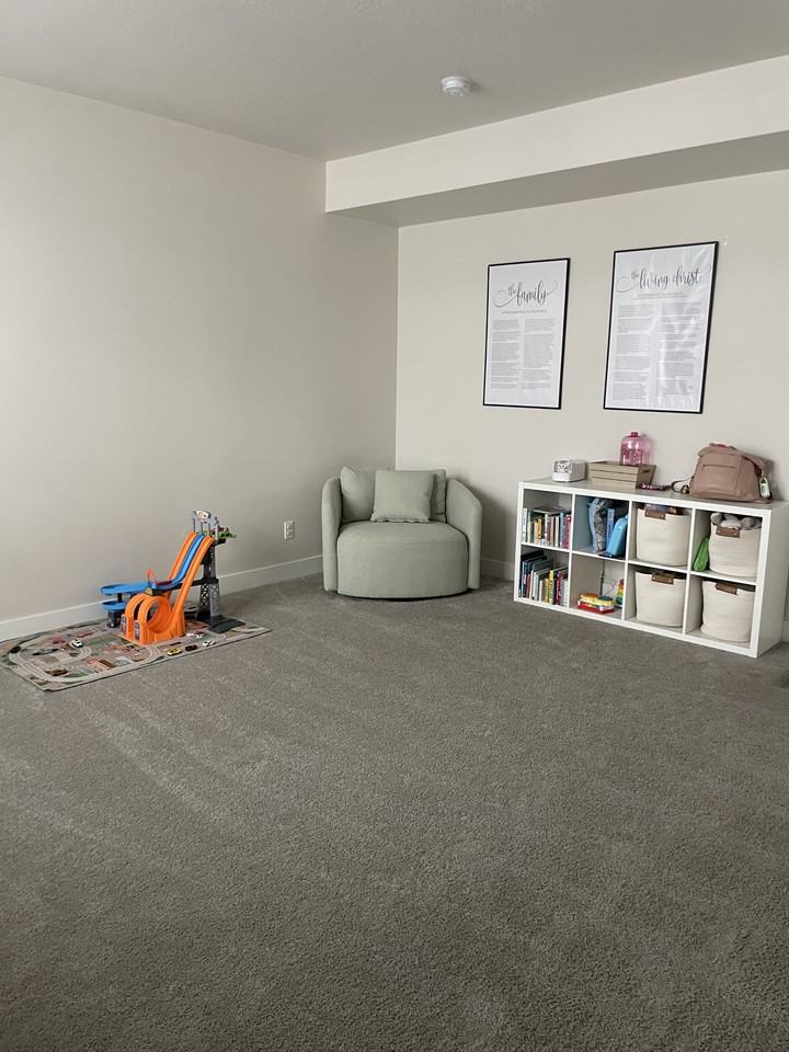 1009 S 2740 E - Photo 2 of 29