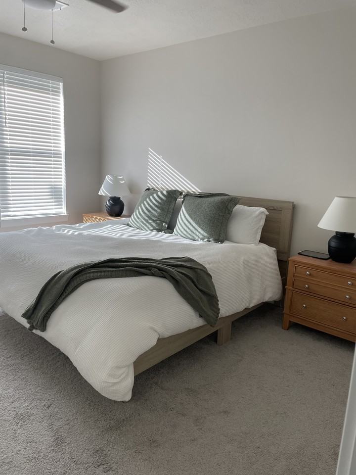 1009 S 2740 E - Photo 3 of 29