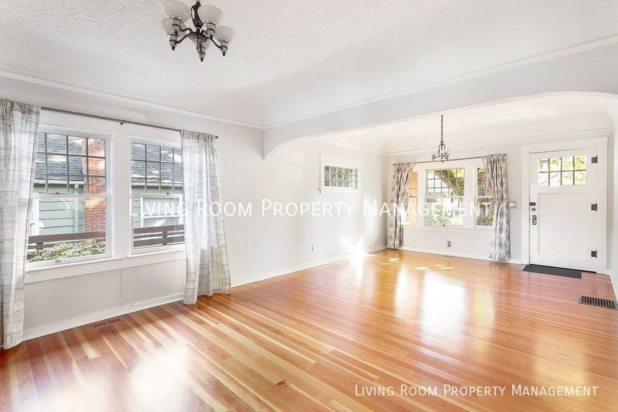 2115 Se 35th Pl - Photo 2 of 15