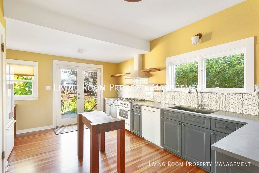 2115 Se 35th Pl - Photo 3 of 15