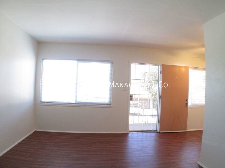 702 E 56th St #07 - Photo 5 of 24