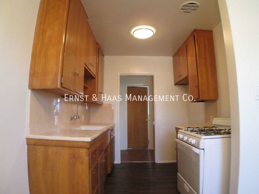 702 E 56th St #07 - Photo 7 of 24