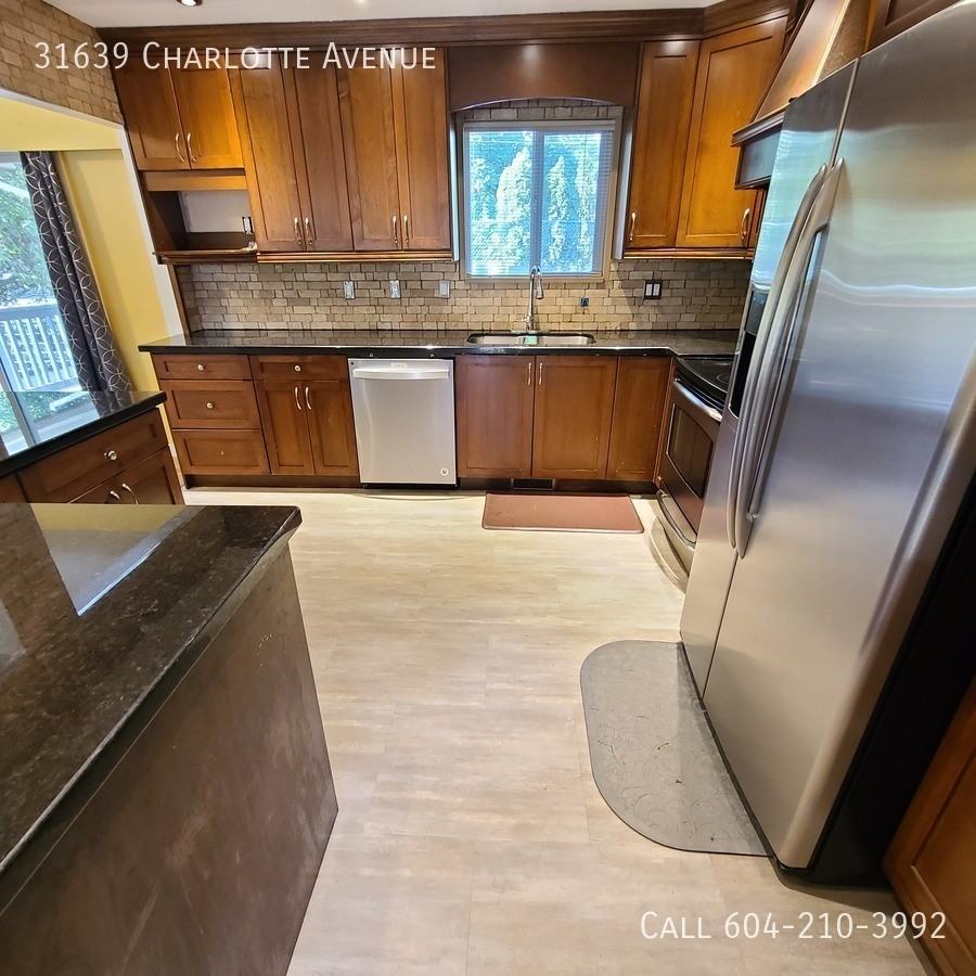 31639 Charlotte Ave - Photo 2 of 19