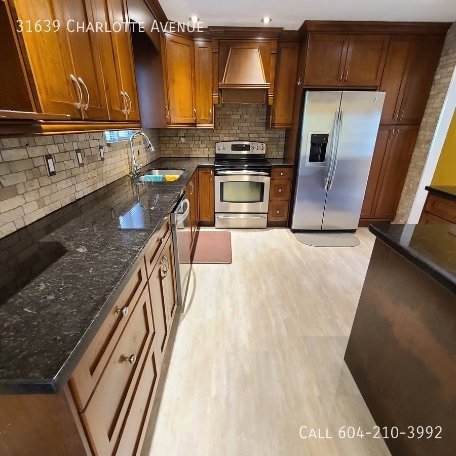 31639 Charlotte Ave - Photo 3 of 19