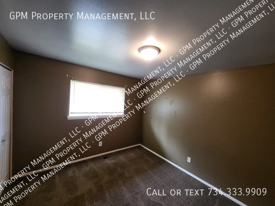51041 Willis Rd Apt 2 - Photo 3 of 8