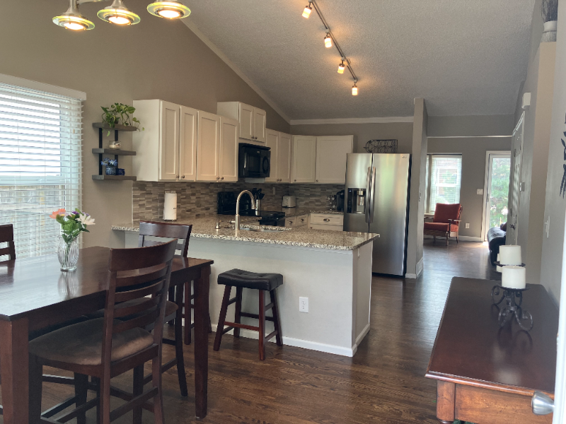 912 Butte Pass Dr - Photo 3 of 11