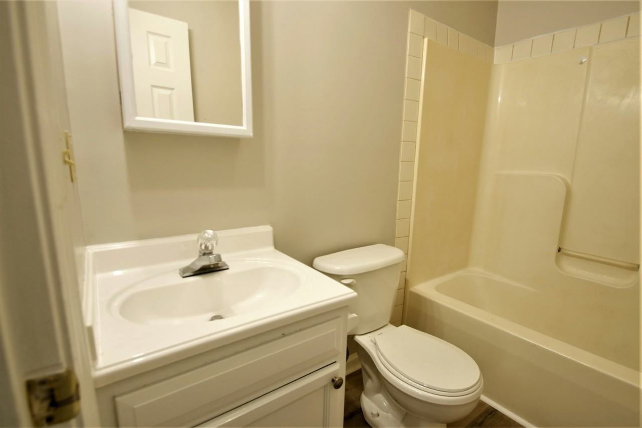 92 Akron Avenue - Photo 2 of 14