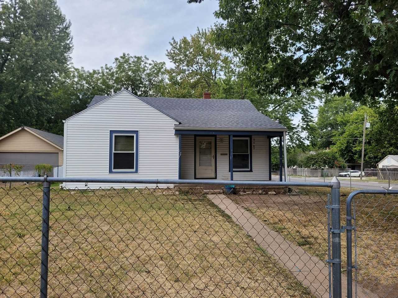 903 South Rutan Street - Photo 3 of 25