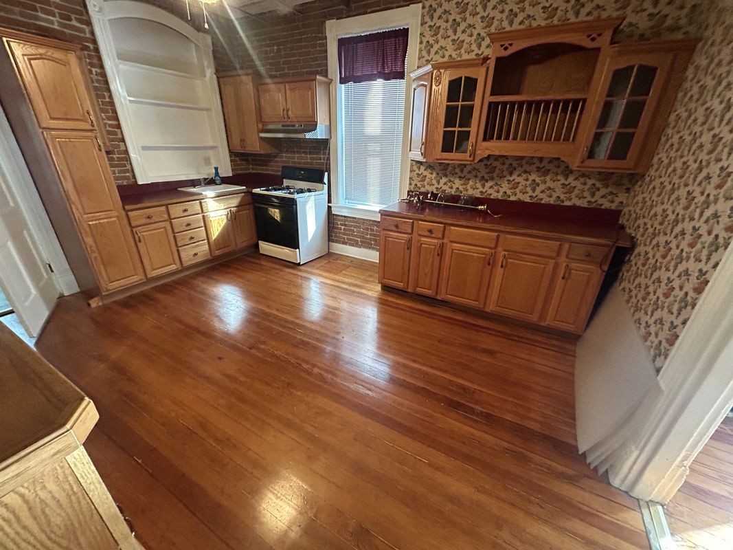 412 S 2nd St - Photo 3 of 8