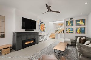 featured image of 812 E Cooper Ave