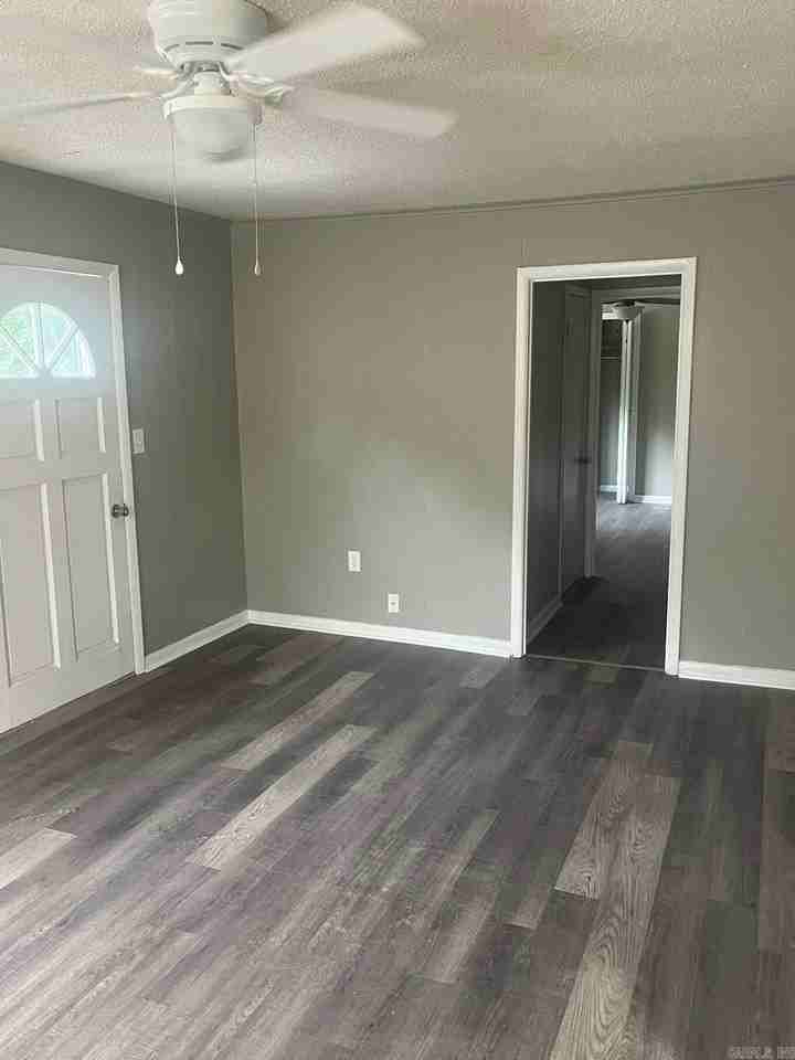 407 W 33rd St - Photo 2 of 11