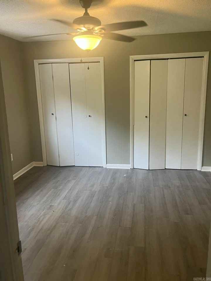 407 W 33rd St - Photo 5 of 11