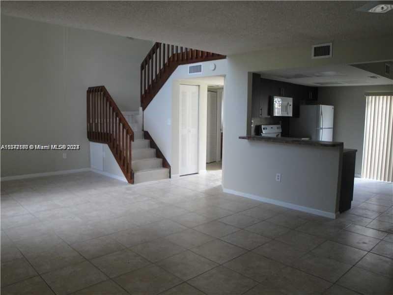 1206 San Remo Cir - Photo 3 of 8