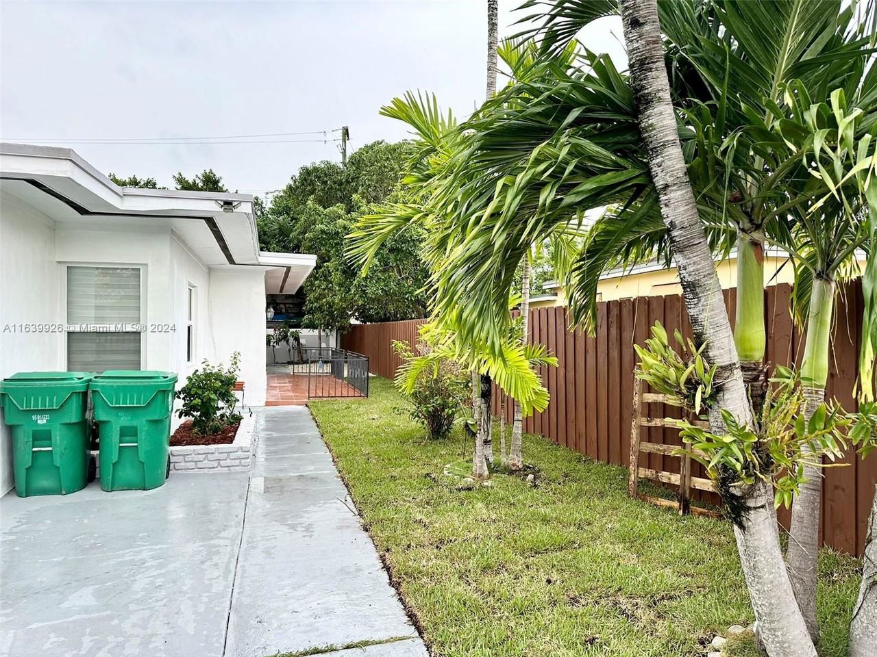 3461 Nw 6th St #3461 - Photo 2 of 8
