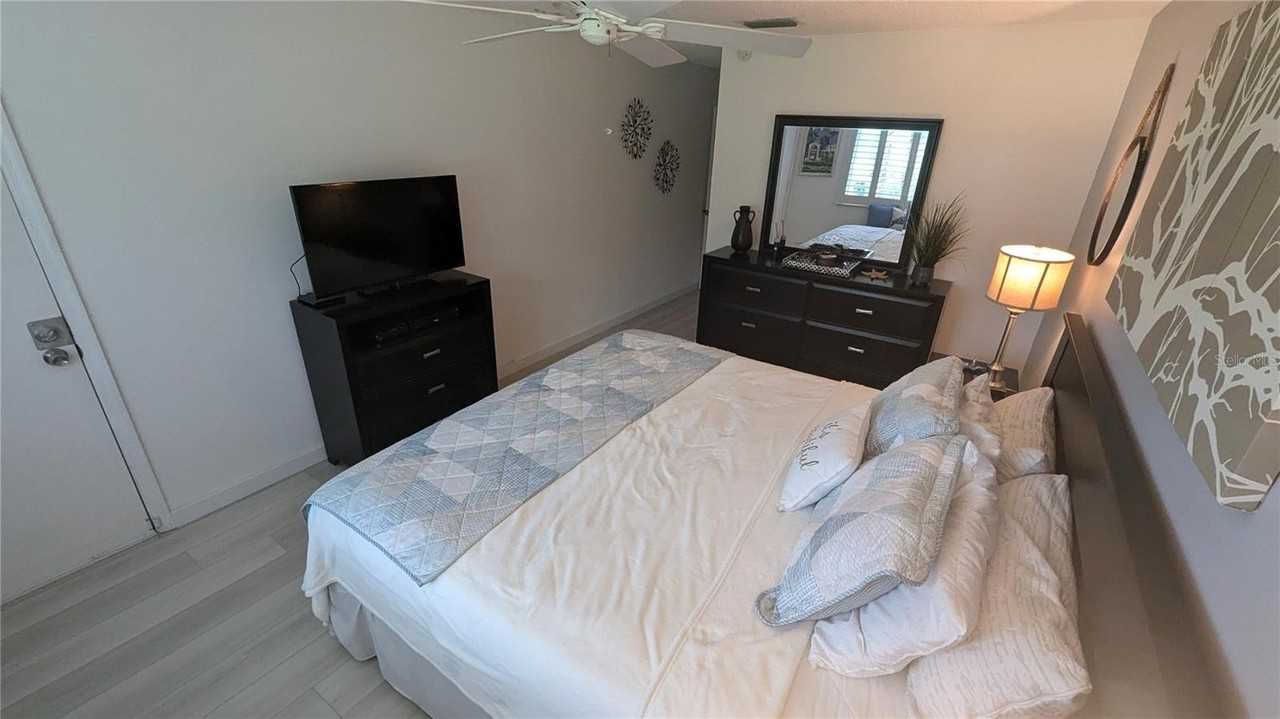 1624 Stickney Point Rd #107 - Photo 7 of 12