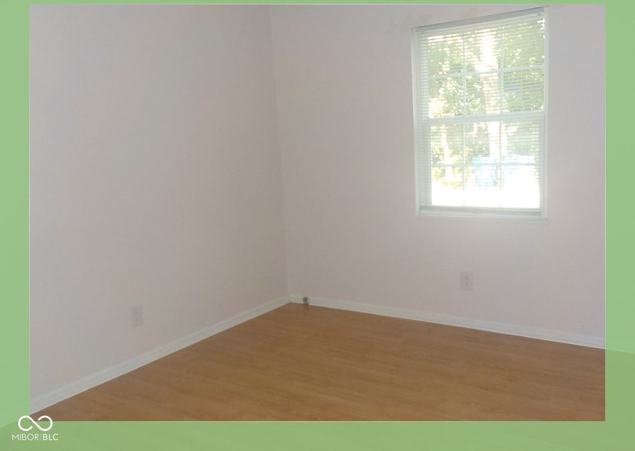 209 Lark Dr - Photo 3 of 18