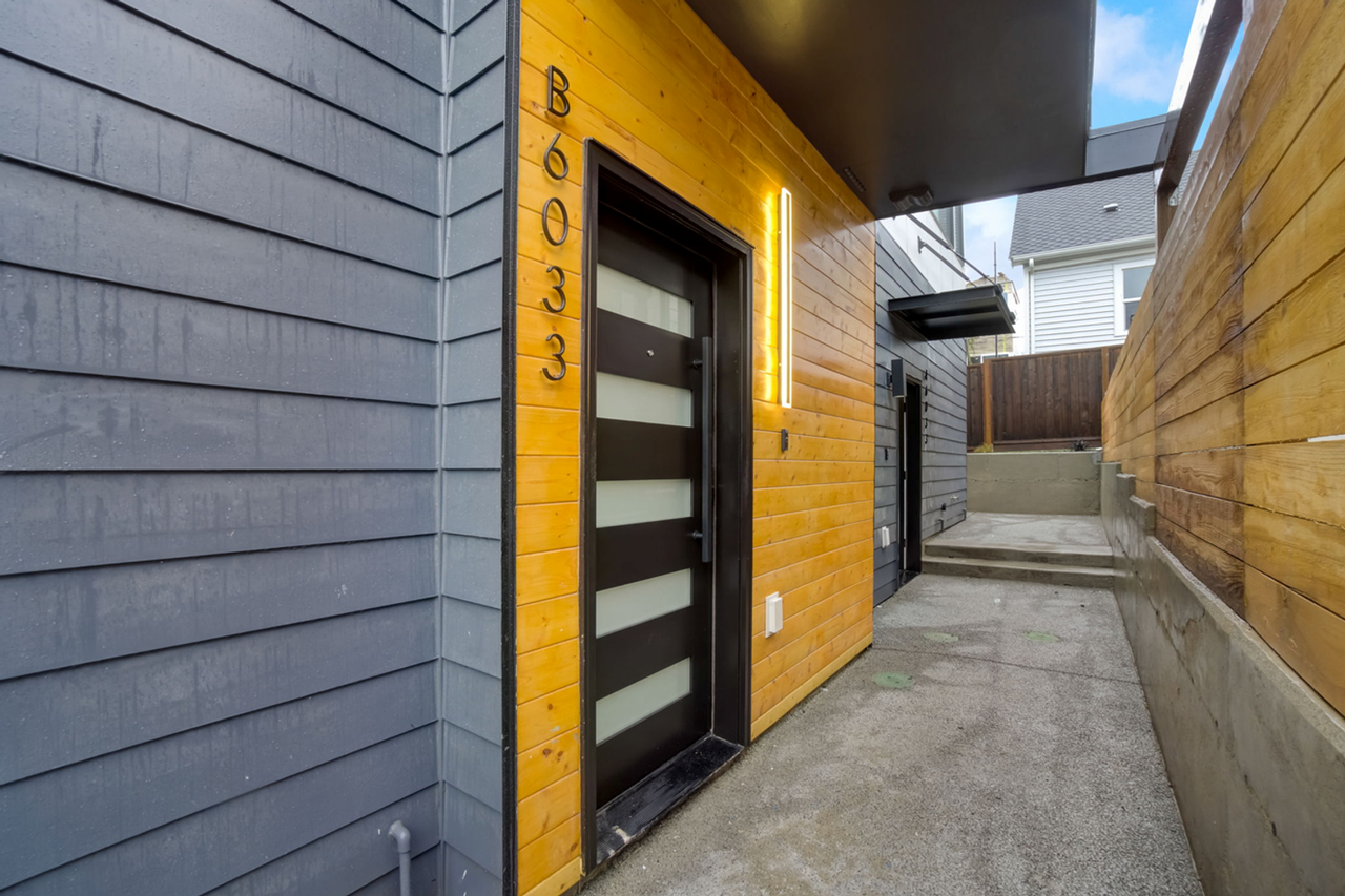 6033 42nd Ave Sw #B - Photo 2 of 24