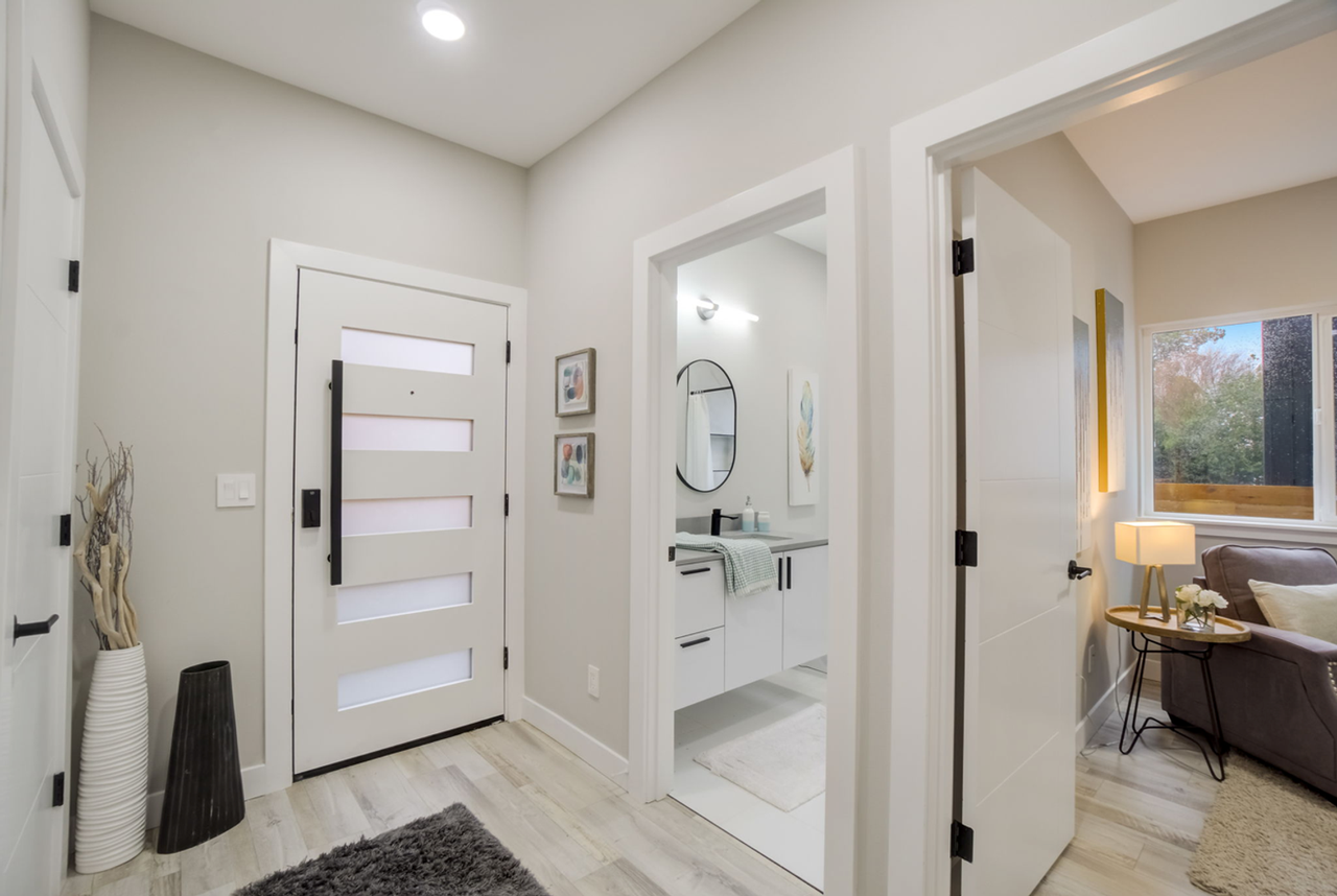 6033 42nd Ave Sw #B - Photo 3 of 24