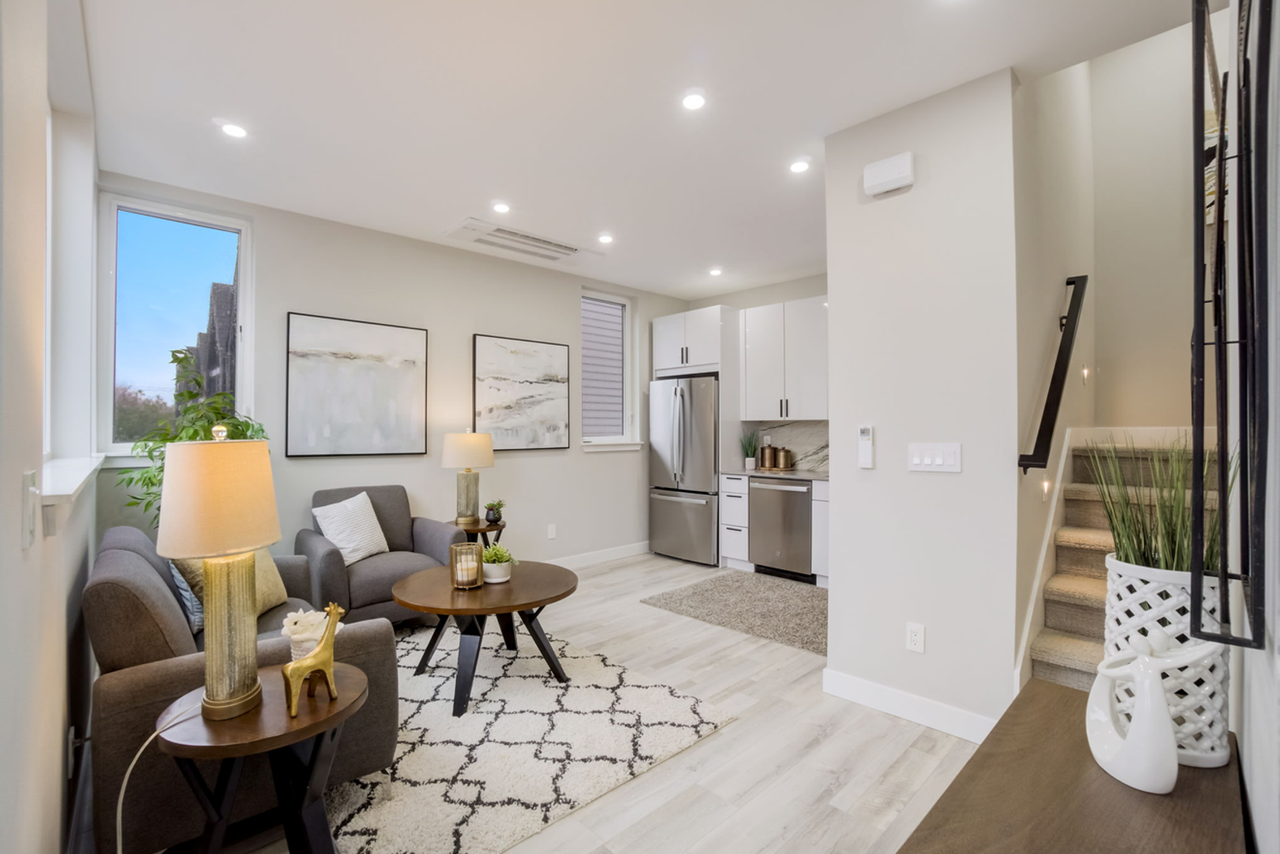 6033 42nd Ave Sw #B - Photo 4 of 24