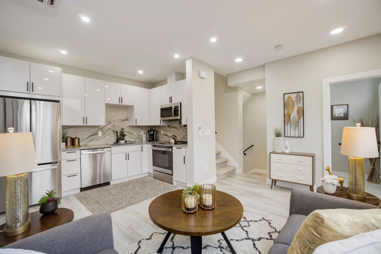 6033 42nd Ave Sw #B - Photo 5 of 24