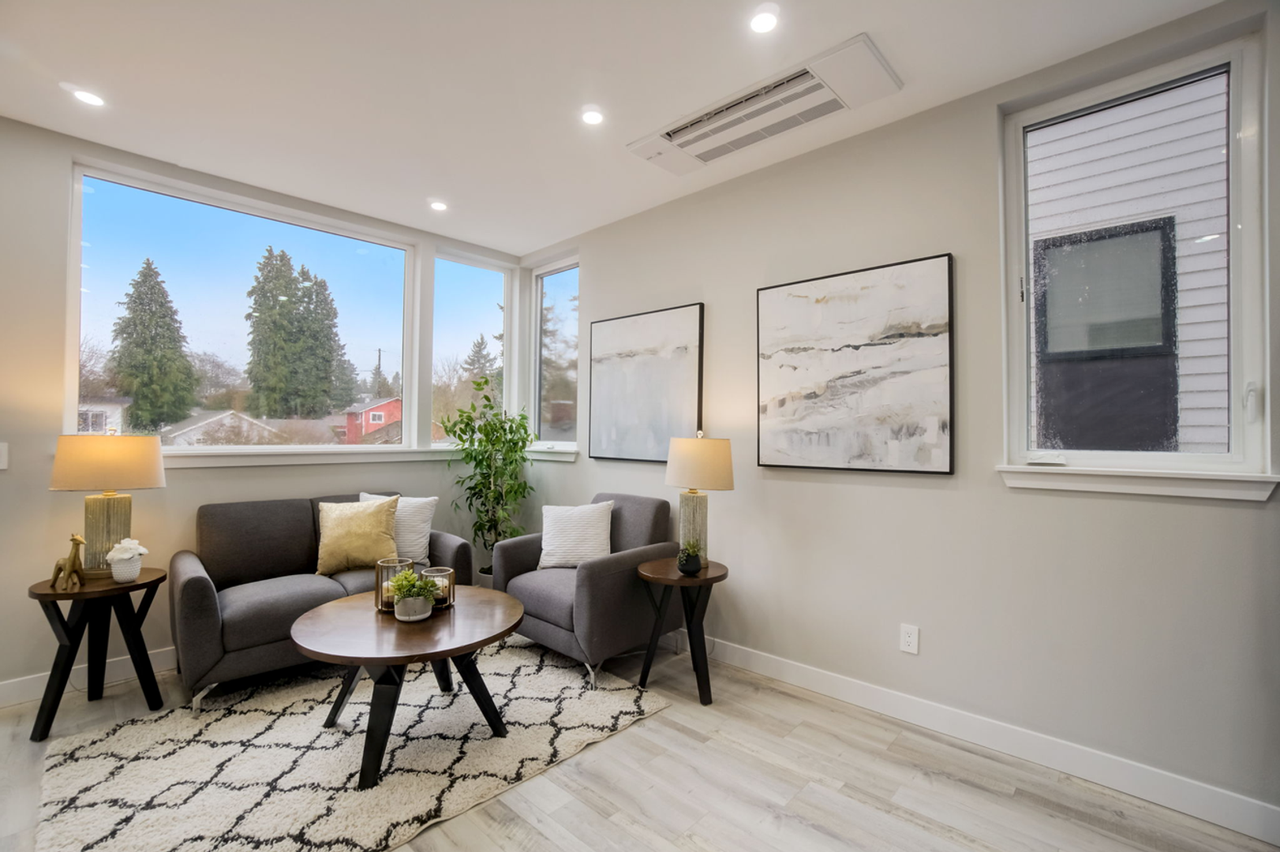 6033 42nd Ave Sw #B - Photo 7 of 24