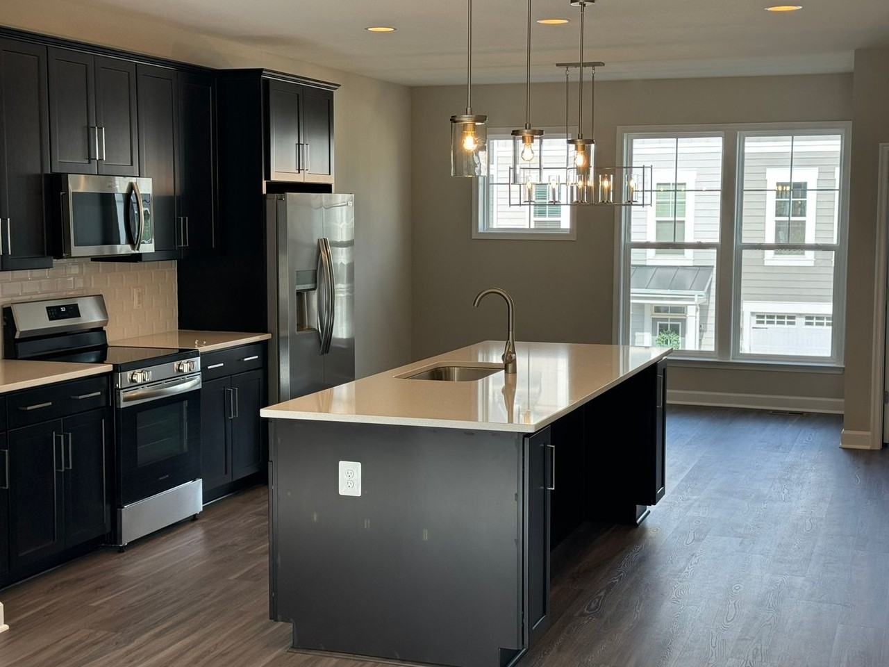 3449 Monterey Dr - Photo 3 of 14