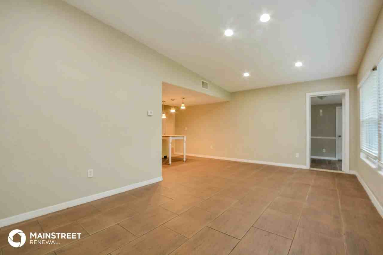 6159 Bolling Dr - Photo 3 of 16