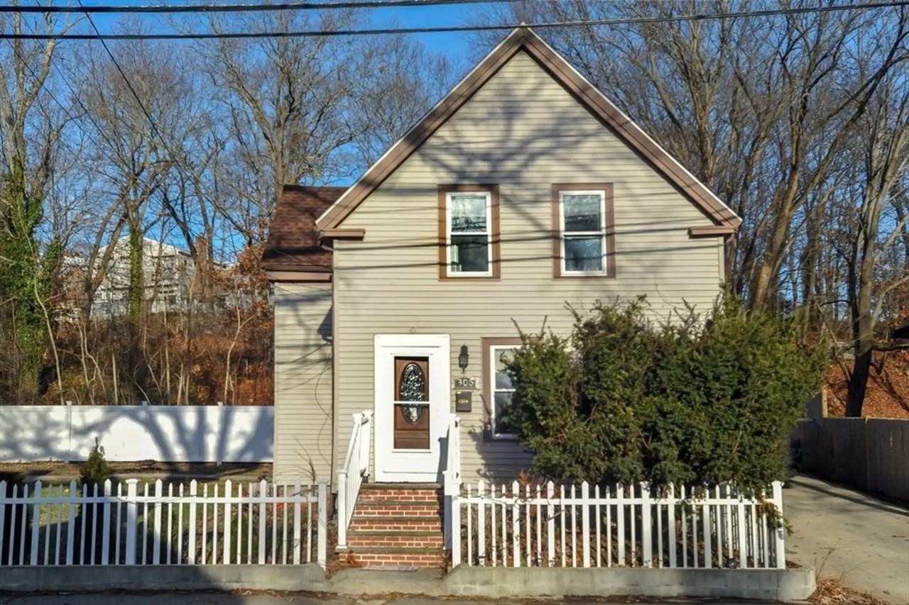 305 Franklin St - Photo 2 of 12