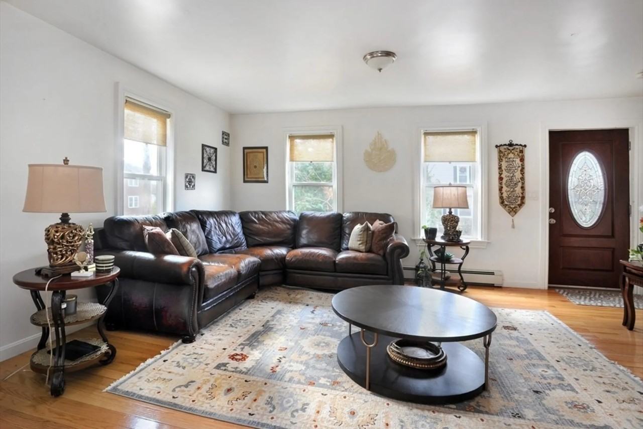 305 Franklin St - Photo 3 of 12