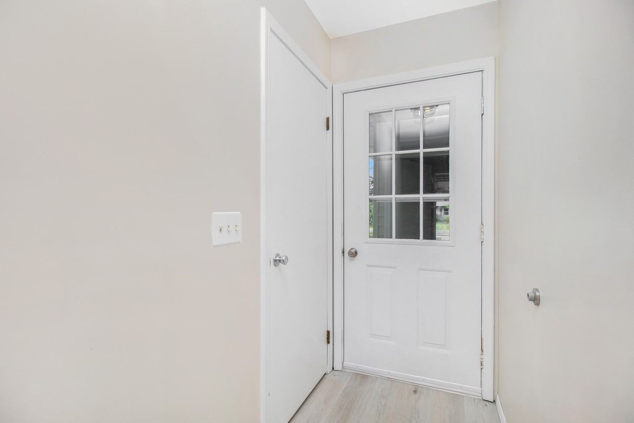 628 E Cass St - Photo 2 of 18