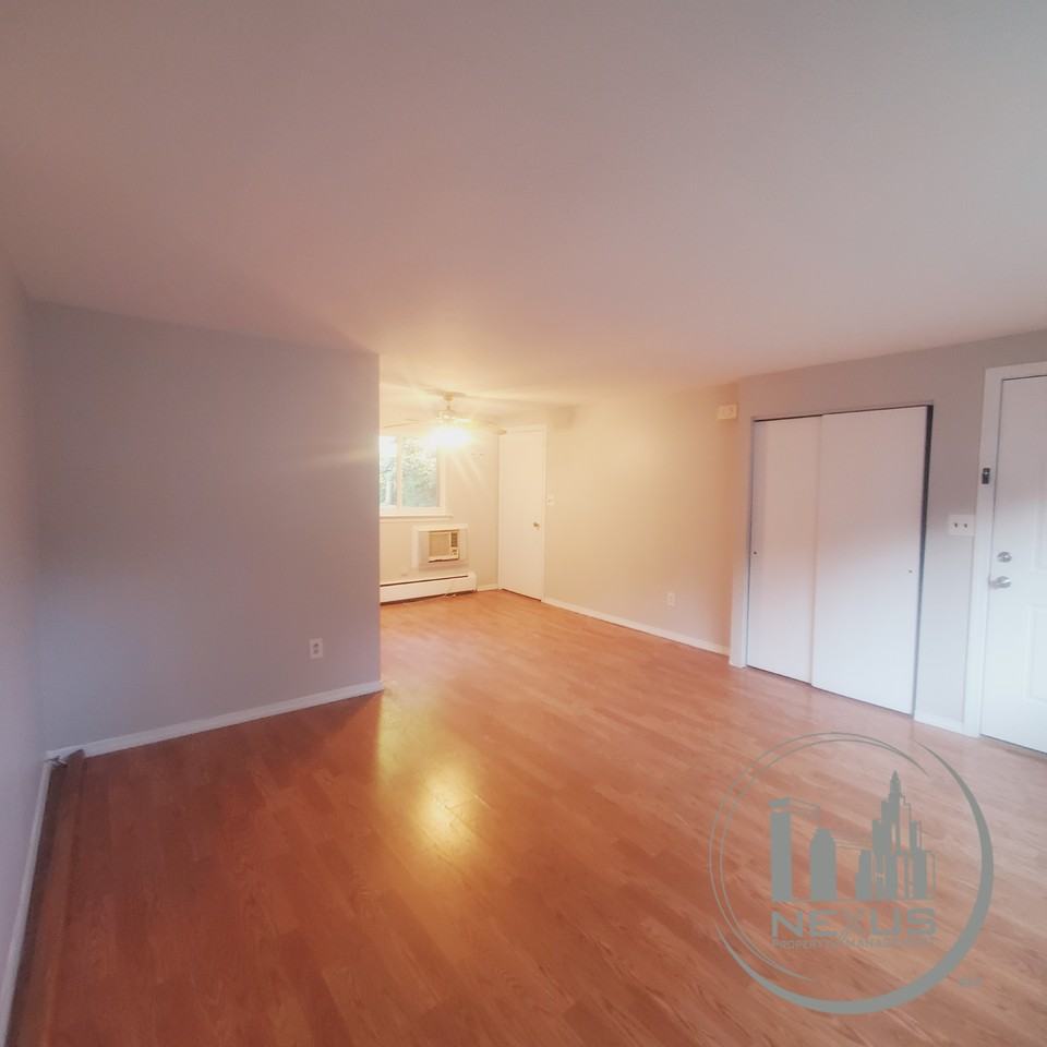 219 Bishop Dr - Photo 3 of 17