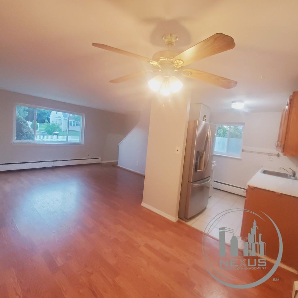 219 Bishop Dr - Photo 4 of 17