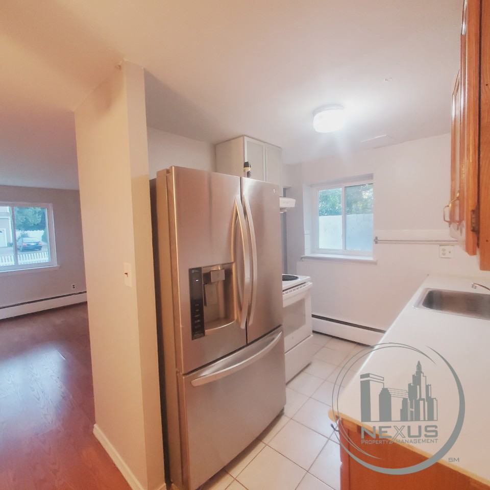 219 Bishop Dr - Photo 5 of 17
