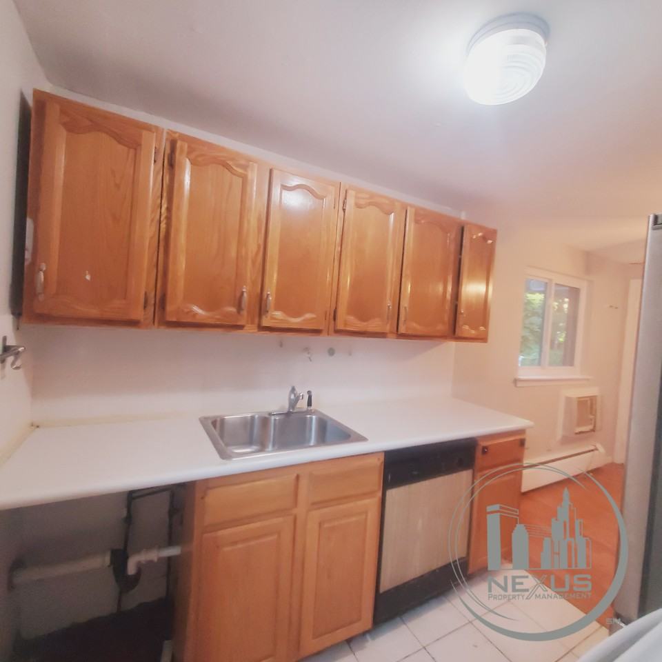 219 Bishop Dr - Photo 6 of 17