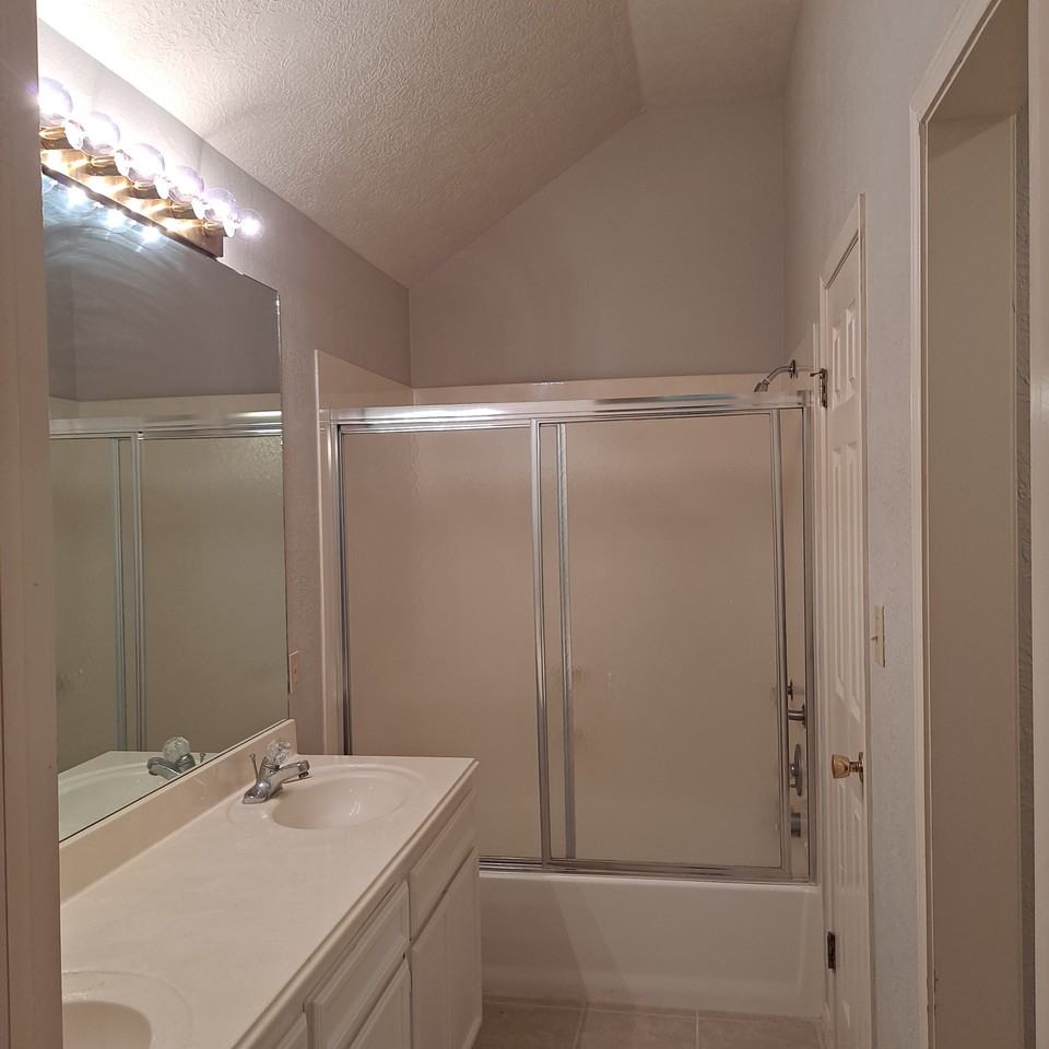 1069 Green Meadow St - Photo 2 of 17