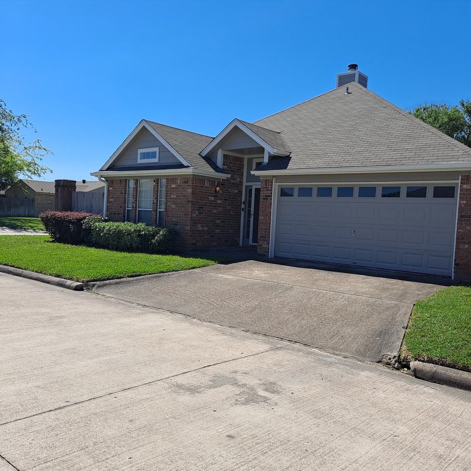 1069 Green Meadow St - Photo 3 of 17