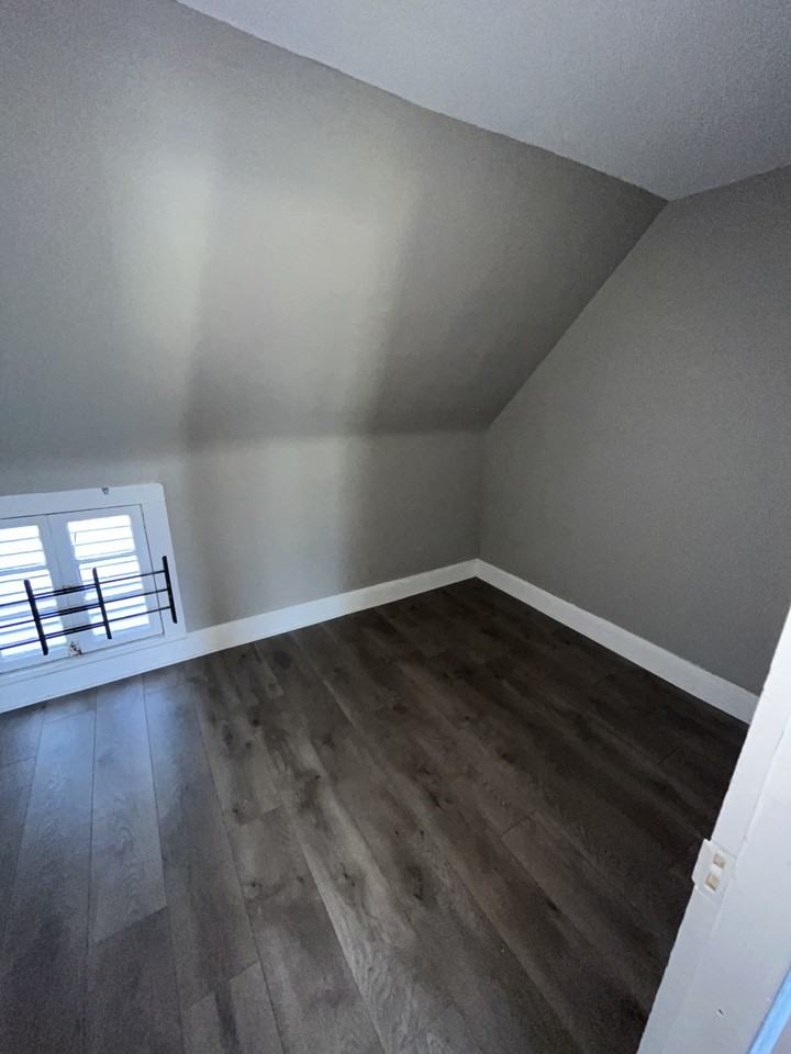 93 E Parade Ave - Photo 2 of 11