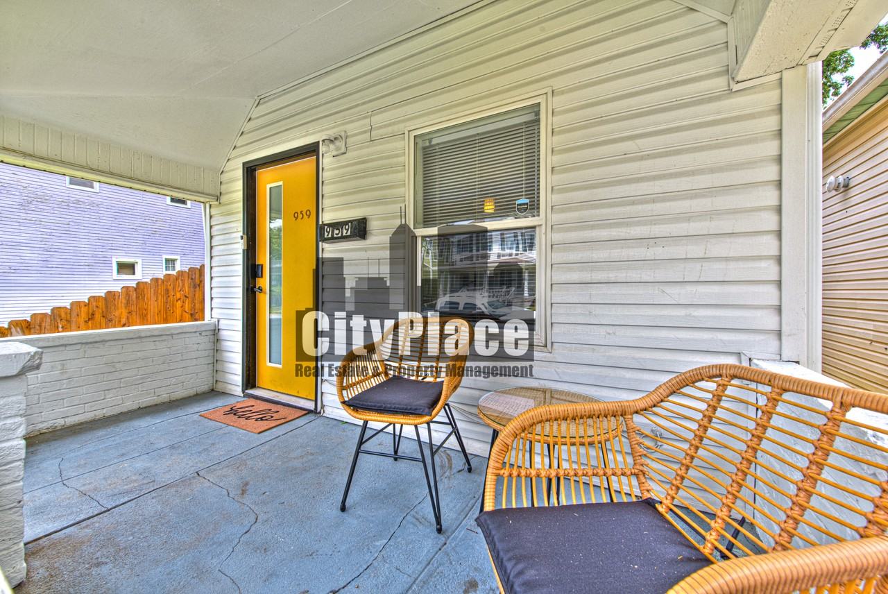 959 Lexington Ave - Photo 6 of 33